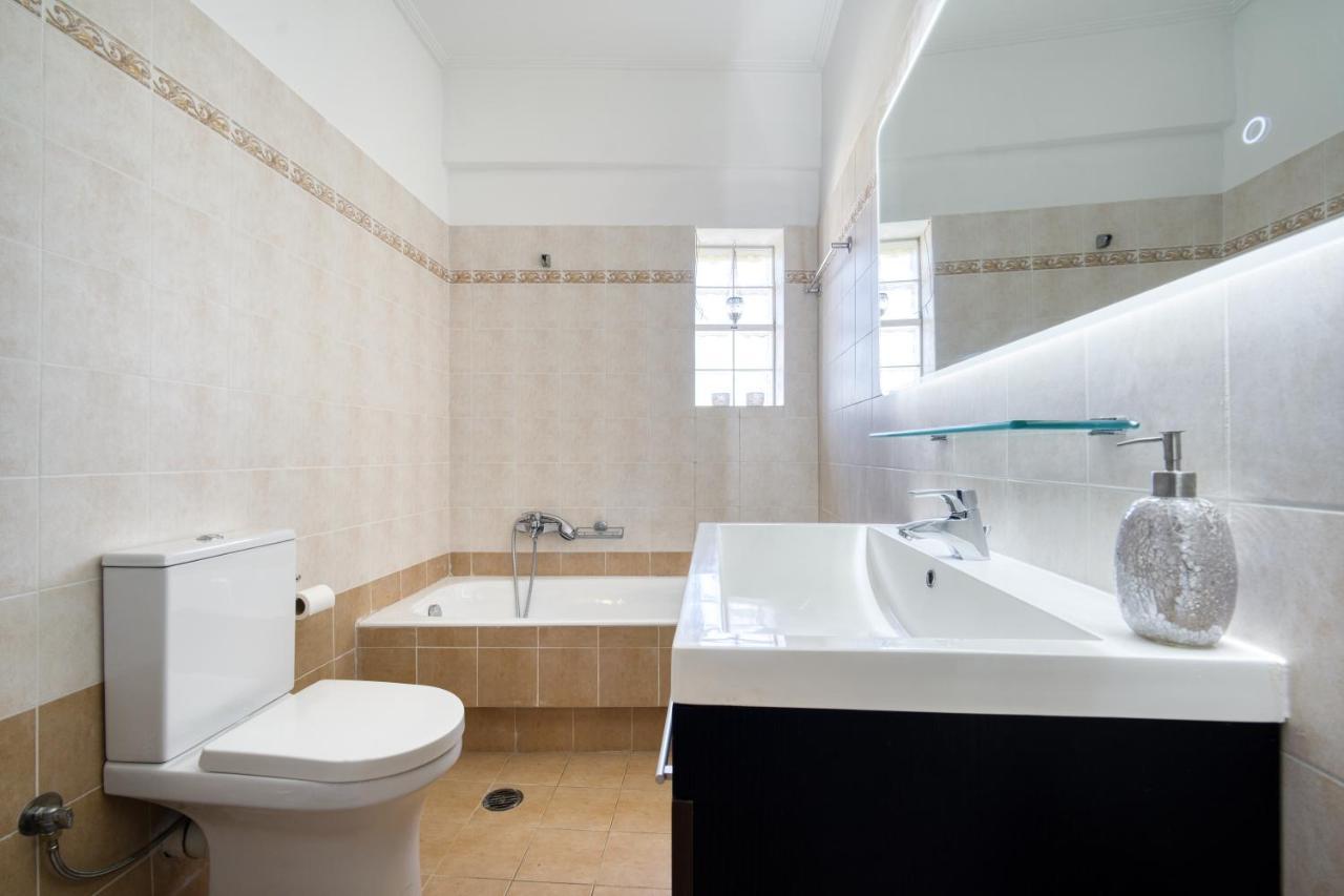 Sea & Mountain Apartment Close To Port And City Lávrion Extérieur photo