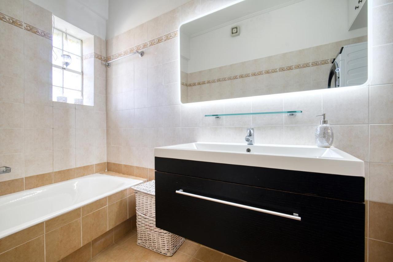 Sea & Mountain Apartment Close To Port And City Lávrion Extérieur photo