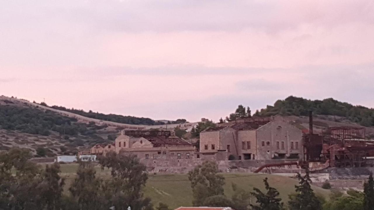 Sea & Mountain Apartment Close To Port And City Lávrion Extérieur photo