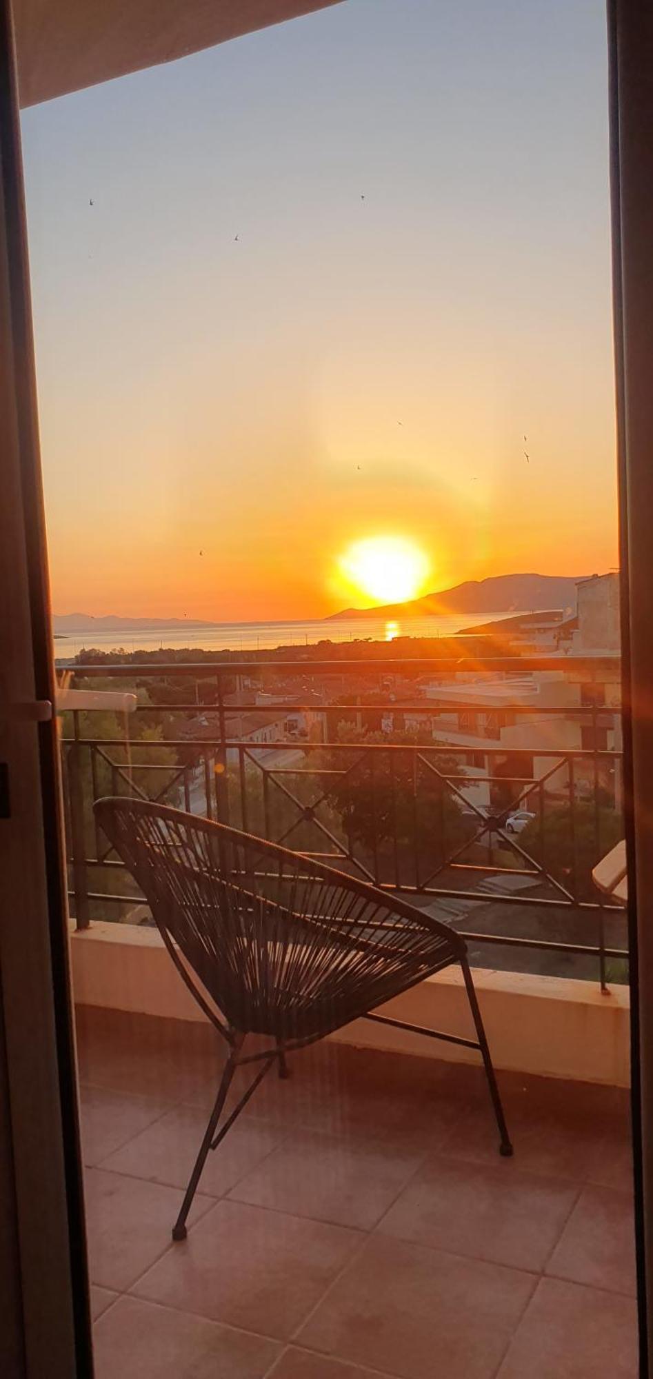 Sea & Mountain Apartment Close To Port And City Lávrion Extérieur photo